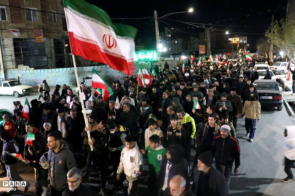 خرمدشت کرج یک‌صدا در عزای رهبر شهید امت انقلاب