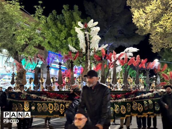 حضور پرشور و همیشه درصحنه‌ مسئولان، دانش‌آموزان و مردم  شهرستان جاجرم در مراسم اربعین رهبر شهید