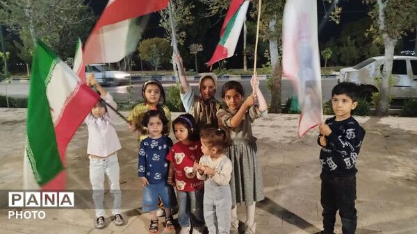 تجمعات شبانه با حضور ایثارگران و جمعی از رزمندگان در مزار شهید گمنام شهر نیم ور