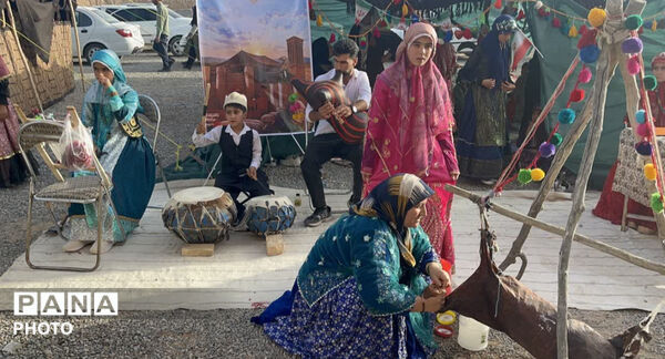 برپایی نمایشگاه دستاوردهای دانش آموزان ابتدایی و عشایری خاتم 