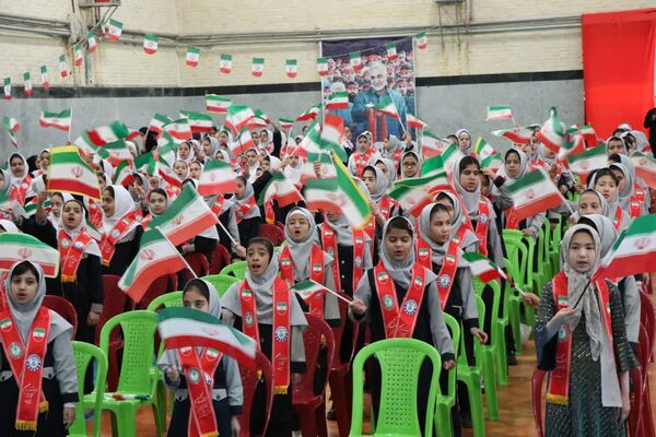  همایش «یاوران انقلاب، پیشتازان مقاومت» در دلیجان همزمان با آغاز دهه فجر
