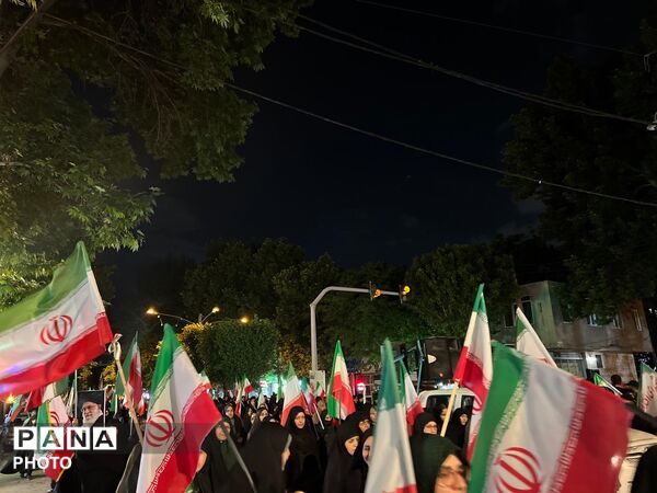 حضور مردم غیور کرج در هشتاد و یکمین شب از تجمعات مردمی