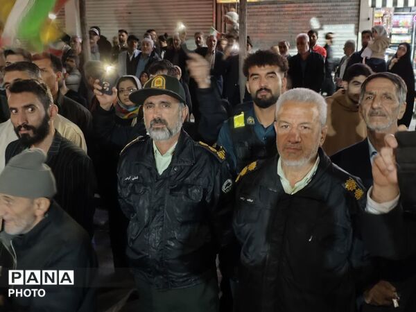 حضور مردم هشتگرد در  هشتادو دومین شب راهپیمایی