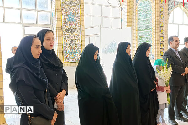 ادای احترام به شهدا و تجلیل از مربیان بهداشت در خراسان شمالی