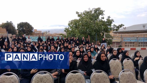 جشن جوانه‌ها در مدرسه دخترانه شهید رجایی اهر