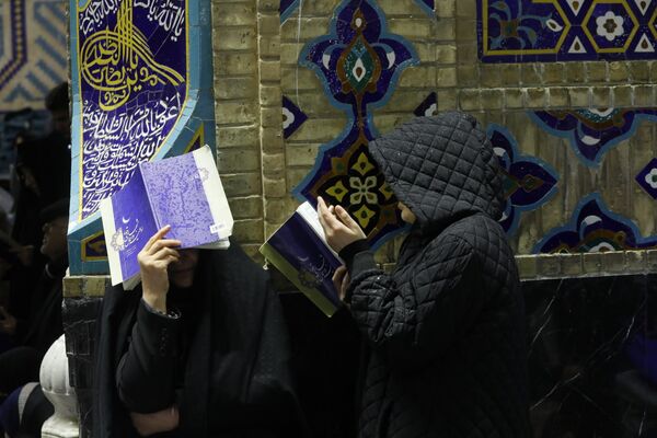 دیدار عاشقان با امام رضا(ع) در آخرین شب قدر