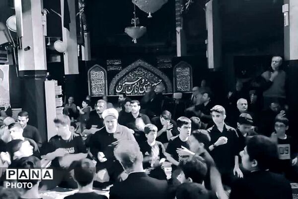  نوجوانان در سوگ حسین(ع) گریستند