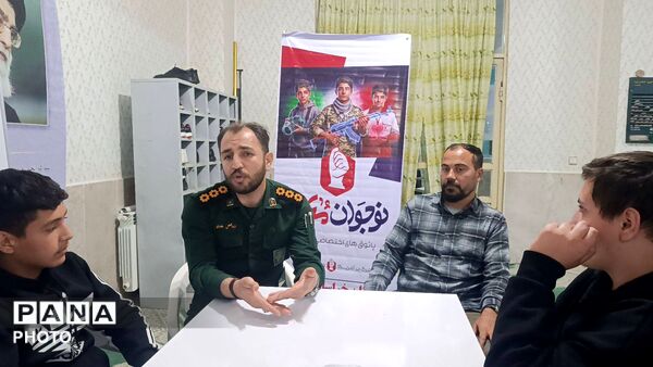 پاتوق پسرانه نوجوان مبارز در آشخانه