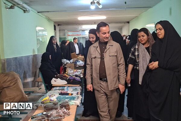 برگزاری مراسم هفته پیوند اولیا و مربیان در دبستان فردوسی(فرهنگیان)