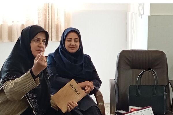 نشست کتابخوان مدرسه‌ای در دبیرستان دخترانه جوادالائمه بهارستان‌دو