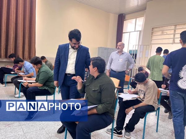 حال و هوای امتحانات نهایی در حوزه‌های دبیرستان‌های اصفهان