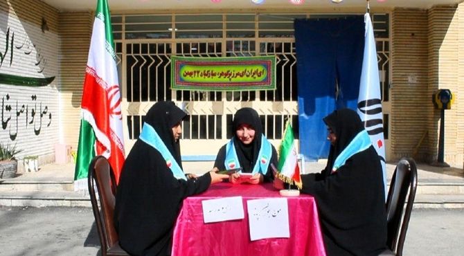 اجرای زنده رادیو مدرسه به مناسبت ولادت حضرت علی‌اکبر(ع) و روز جوان در دبیرستان فاطمه‌الزهرا(س) سملقان
