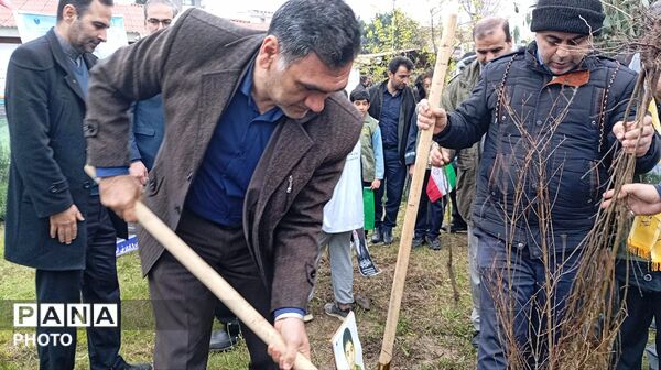 دانش‌آموزان گرگانی نهال عشق به وطن کاشتند
