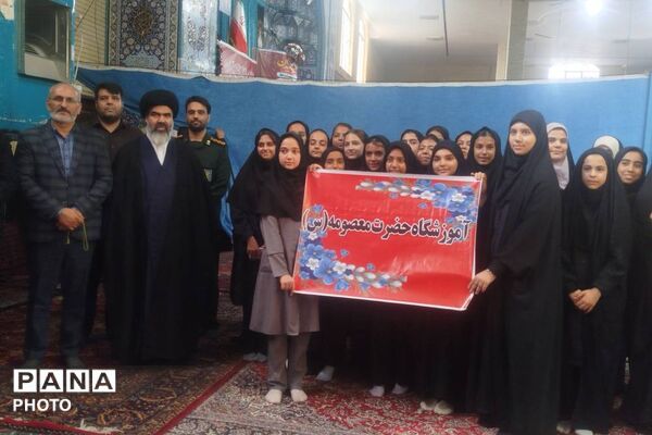 نمازجمعه؛ جلوه‌ای از وحدت و همبستگی دانش‌آموزان در هفته بسیج دانش‌آموزی