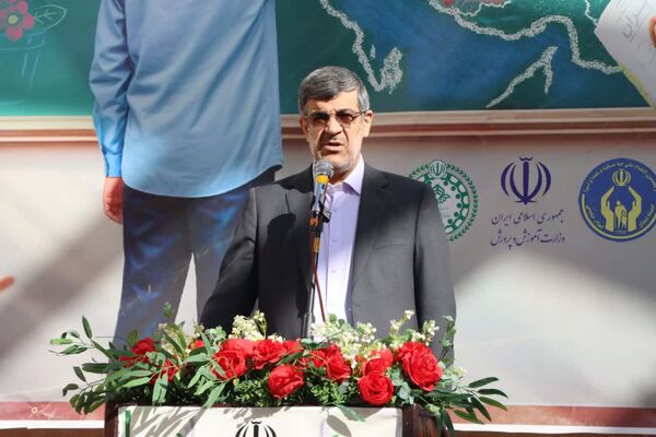 مراسم جشن ملی عاطفه‌ها در دبیرستان دخترانه شهید دکتر پاکنژاد یزد 