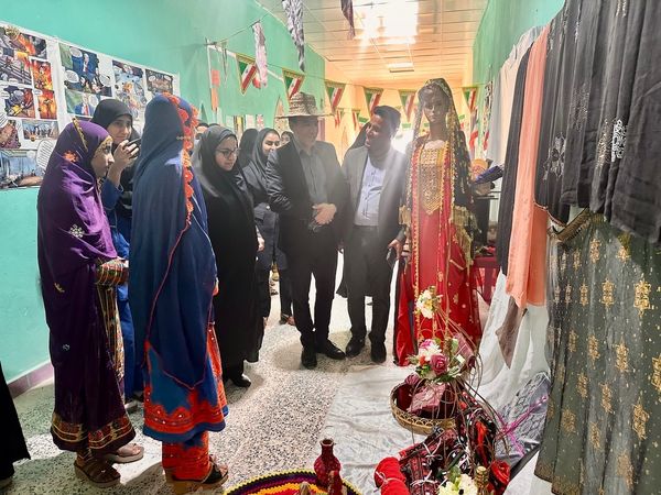 ۲۲ بهمن؛ نمایش خلاقیت دانش‌آموزان سردشتی در غرفه‌های فرهنگی و آموزشی