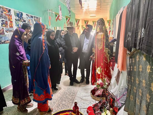۲۲ بهمن؛ نمایش خلاقیت دانش‌آموزان سردشتی در غرفه‌های فرهنگی و آموزشی
