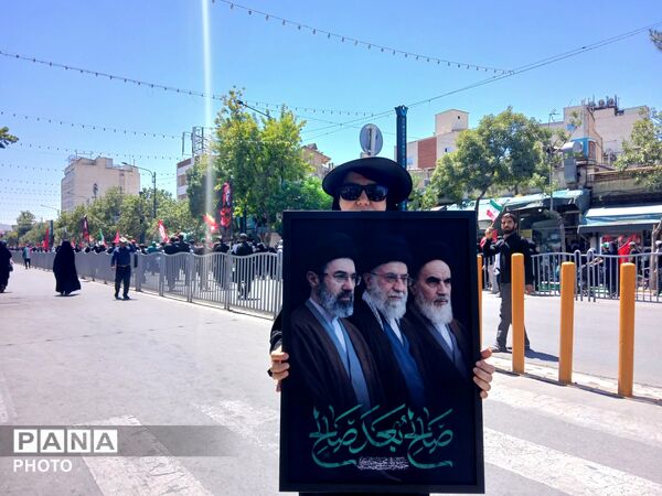 بدرقه باشکوه و میلیونی رهبر شهید در قلب مشهد مقدس