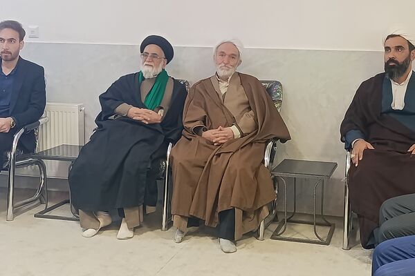 جلسه هم اندیشی راهکارهای جذب دانش آموزان به نماز
