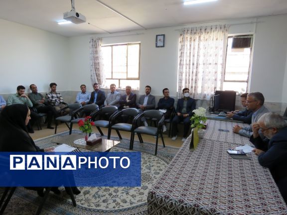 برگزاری شورای دبیران در مدارس شهرستان خلیل آباد 