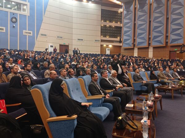 معلم قلب تپنده پایتخت دانایی