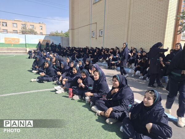 اجرای مسابقات ورزشی در دبیرستان پدران آسمانی 
