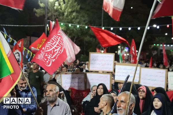 صد و هشتاد و دومین راهپیمایی شبانه مردم ماهدشت همزمان با میلاد رسول اکرم و امام صادق