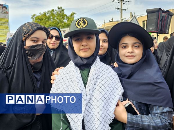 حضور پرشور دهه نودی‌های جهرمی در جشن انقلاب - 2