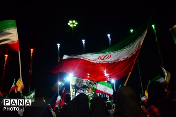 تقدیر از معلمان و فعالان فرهنگی در هفته گرامیداشت مقام معلم در میدان شهید بروجردی 