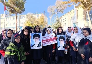 ۱۳ آبان، طنین وفاداری دانش‌آموزان به آرمان‌های انقلاب
