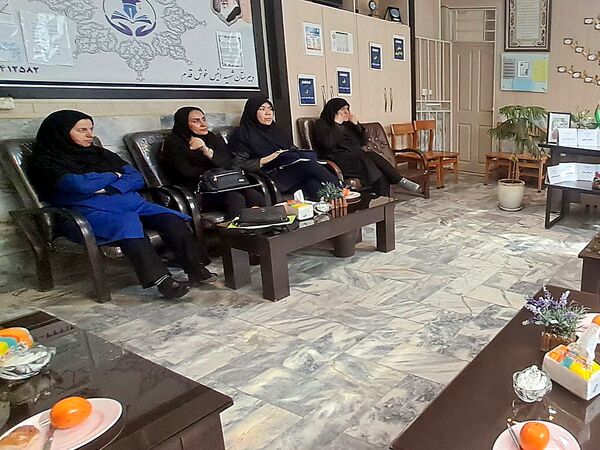 جلسه شورای دبیران مدرسه انیس خوش قدم ناحیه دو 