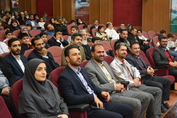 تجلیل از دانش‌آموزان فعال فرهنگی هنری مجتمع آموزشی سما منطقه پردیس 