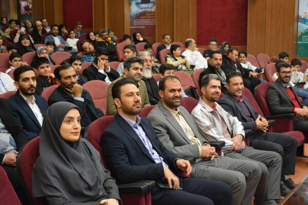 تجلیل از دانش‌آموزان فعال فرهنگی هنری مجتمع آموزشی سما منطقه پردیس 