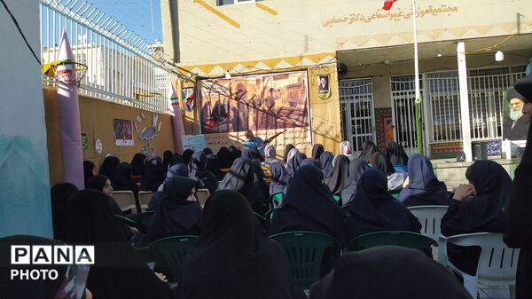 حضور دانش‌آموزان دبیرستان باهنر در پاتوق نوجوانان مبارز