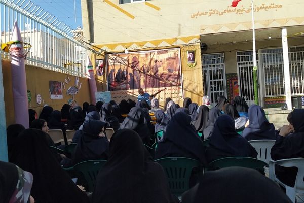 حضور دانش‌آموزان دبیرستان باهنر در پاتوق نوجوانان مبارز