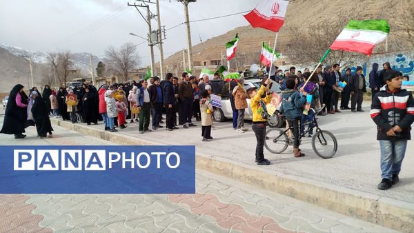 حضور پرشور اهالی روستای سرتشنیز در راهپیمایی ۲۲بهمن