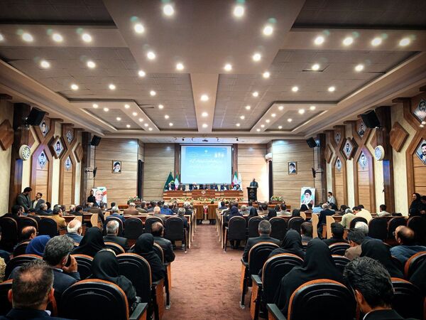 نایب رئیس مجلس شورای اسلامی پای درد دل فعالان اقتصادی نشست