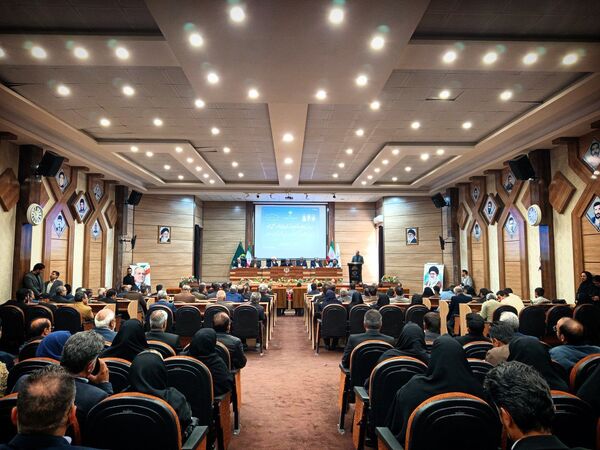 نایب رئیس مجلس شورای اسلامی پای درد دل فعالان اقتصادی نشست