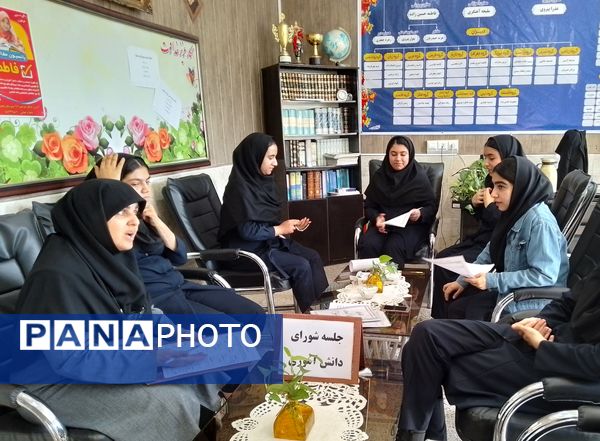 برگزاری اولین جلسه شورای دانش‌آموزی در دبیرستان دخترانه فاطمیه