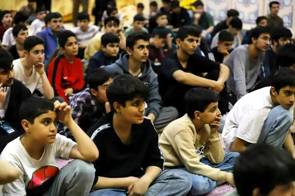 همراهی مسئولین با دانش‌آموزان معتکف شهر مهستان