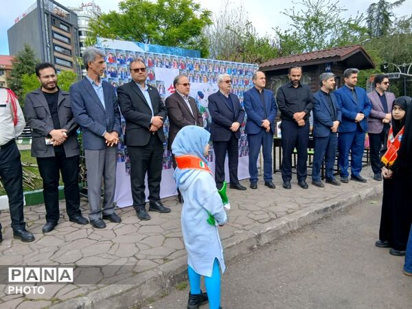 کاشت نهال امید به یاد دانش آموزان شهید میناب