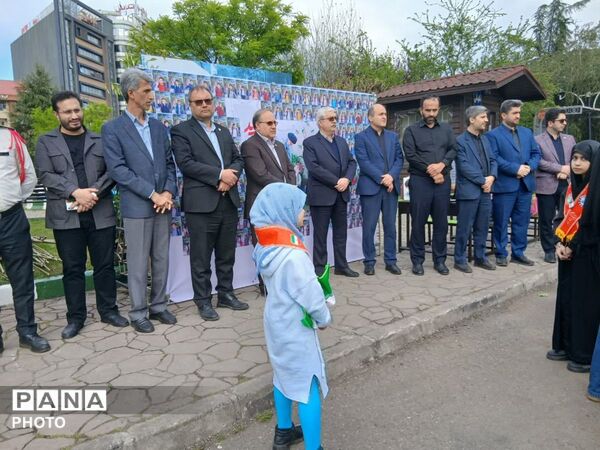 کاشت نهال امید به یاد دانش آموزان شهید میناب