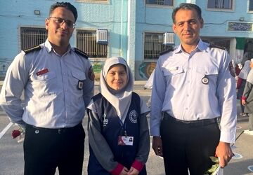 پدران قهرمان در دبستان پنجم مهر؛ تجلیل از آتش‌نشانان به مناسبت روز آتش‌نشانی