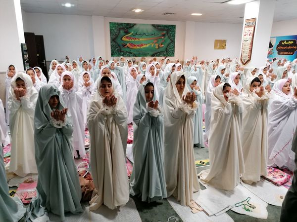 جشن تکلیف دختران با عطر بندگی و شکوفه‌های ایمان