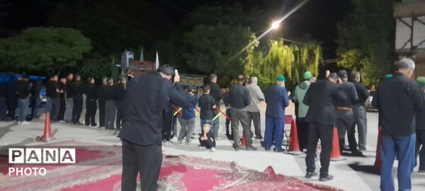 عزاداری و زنجیر زنی  شب هفتم ماه محرم در حسینیه شهدای شهر بار  