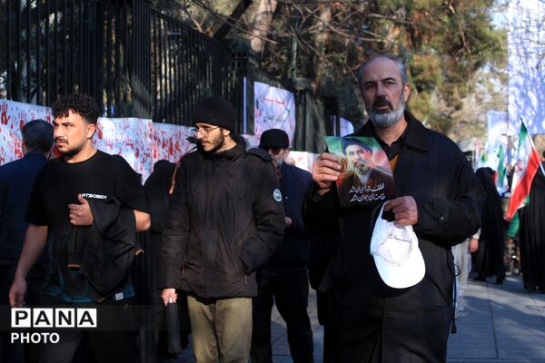 بیعت مردم تهران با سومین رهبر انقلاب
