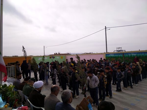 روز درختکاری و روز آموزش همگانی حفظ محیط زیست در مدرسه پویندگان فرهنگ شهرستان خلیل آباد 
