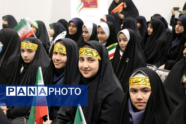 رونمایی کتاب «از مدرسه تا سنگر» در قم