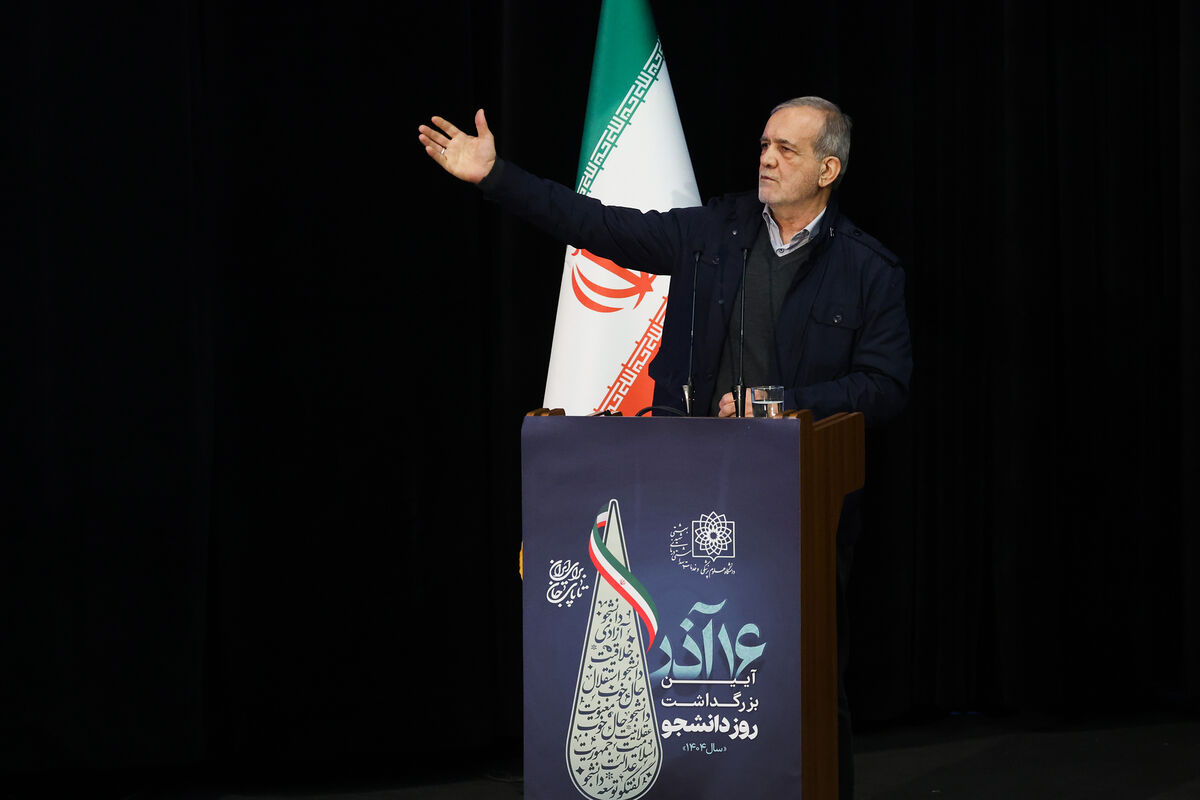 دانش‌آموزان و دانشجویان سرمایه‌های اصلی کشور هستند/ حجاب با دستور و تحکم حل نمی‌شود