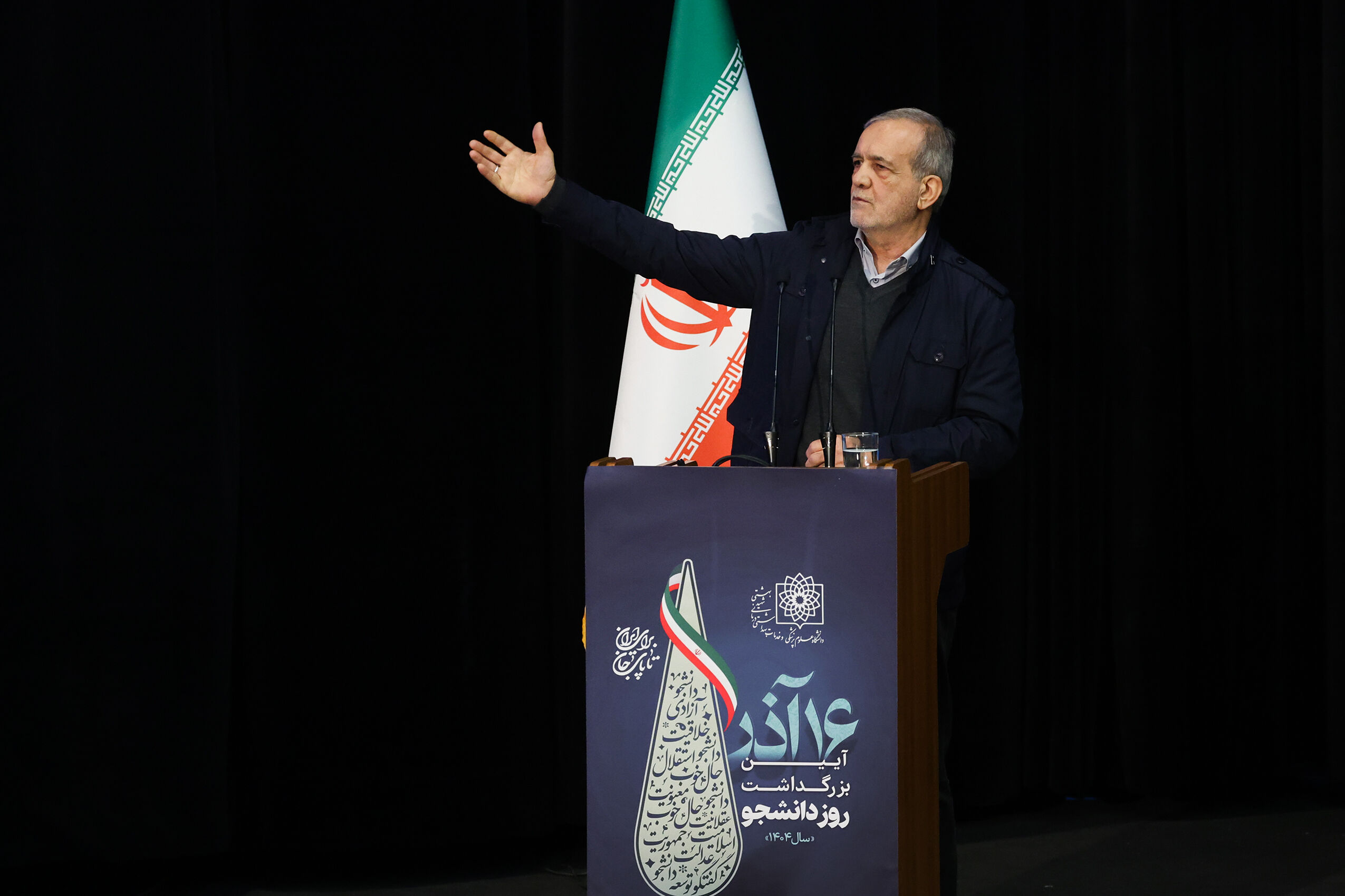 دانش‌آموزان و دانشجویان سرمایه‌های اصلی کشور هستند/ حجاب با دستور و تحکم حل نمی‌شود